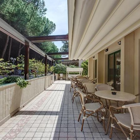 Hotel Valentino Pinarella Ngoại thất bức ảnh