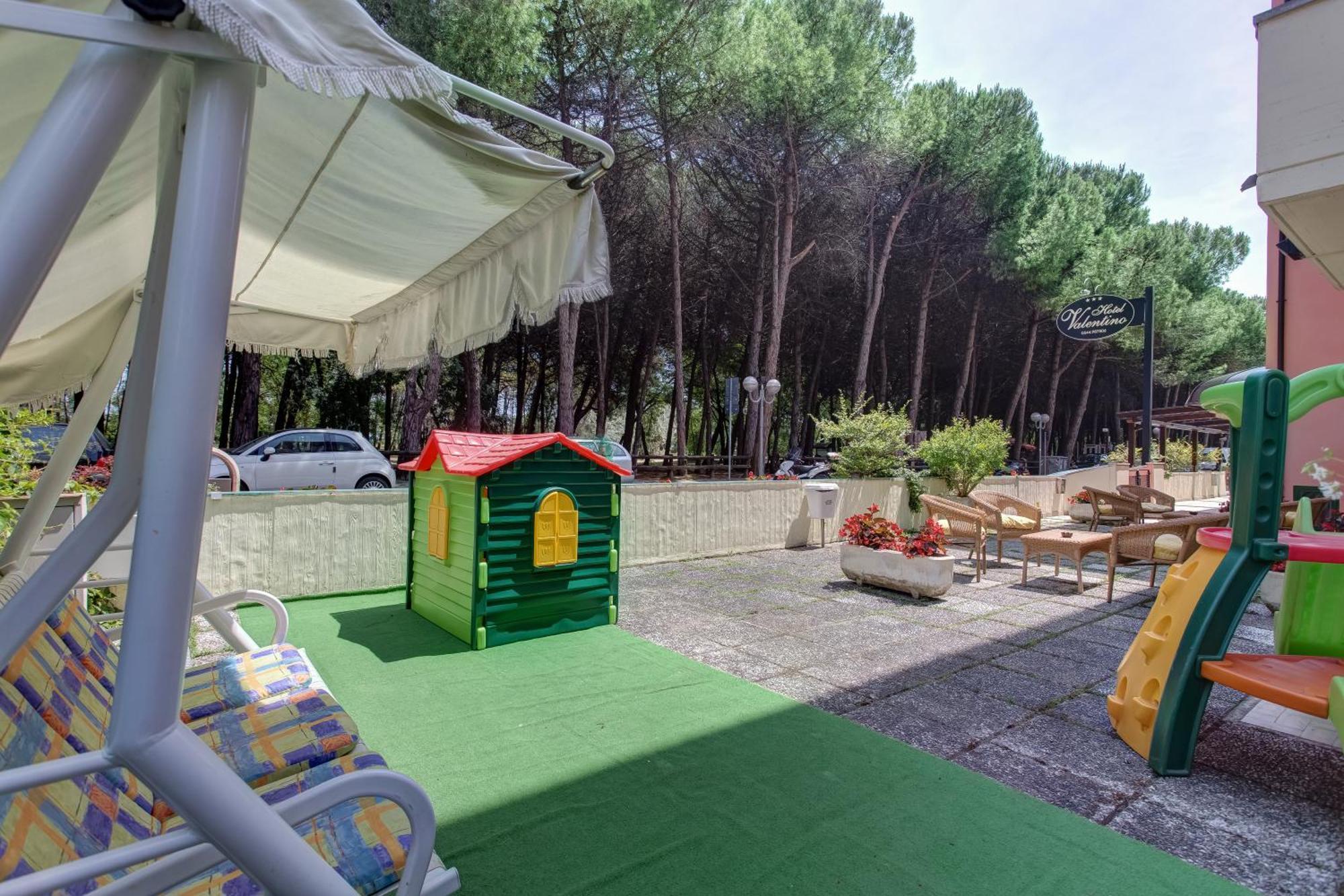 Hotel Valentino Pinarella Ngoại thất bức ảnh
