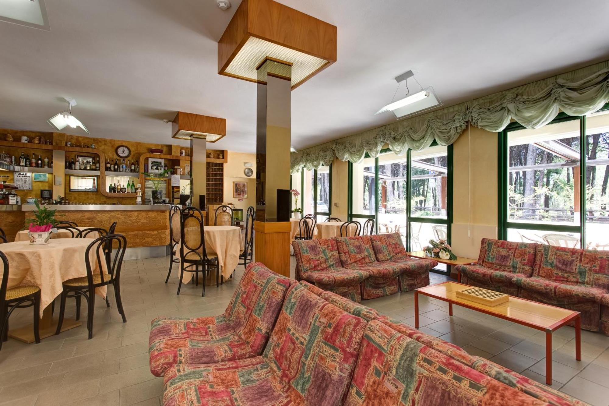 Hotel Valentino Pinarella Ngoại thất bức ảnh