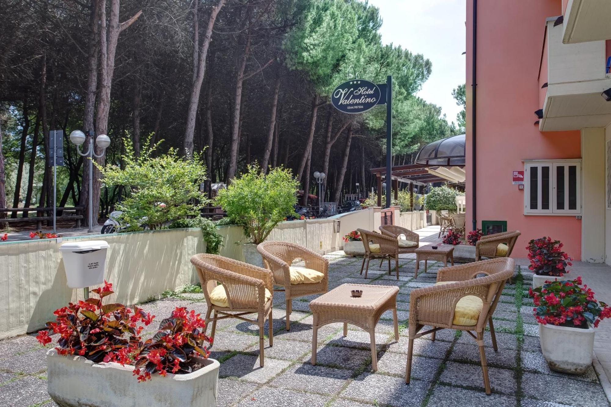 Hotel Valentino Pinarella Ngoại thất bức ảnh