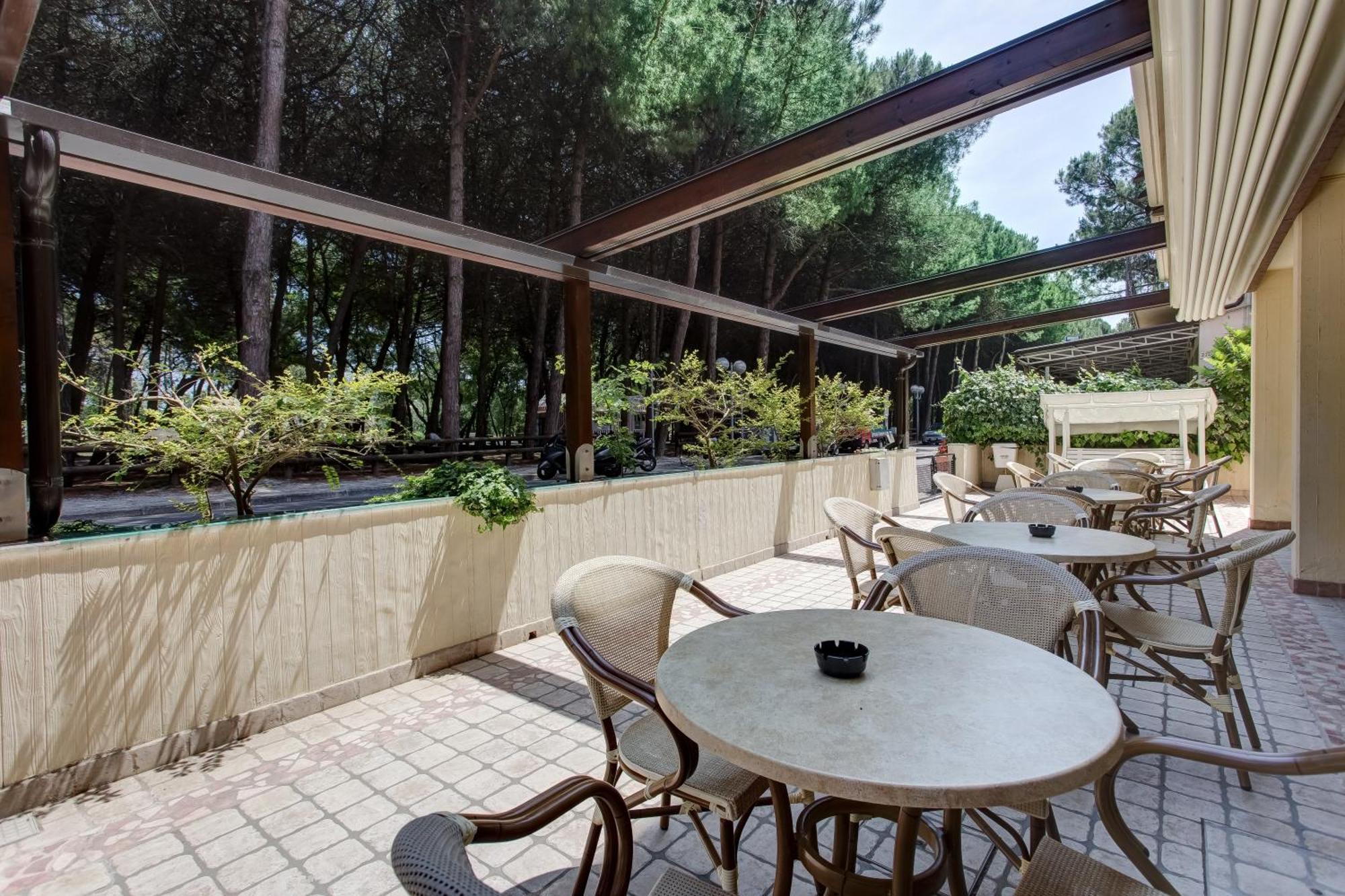 Hotel Valentino Pinarella Ngoại thất bức ảnh