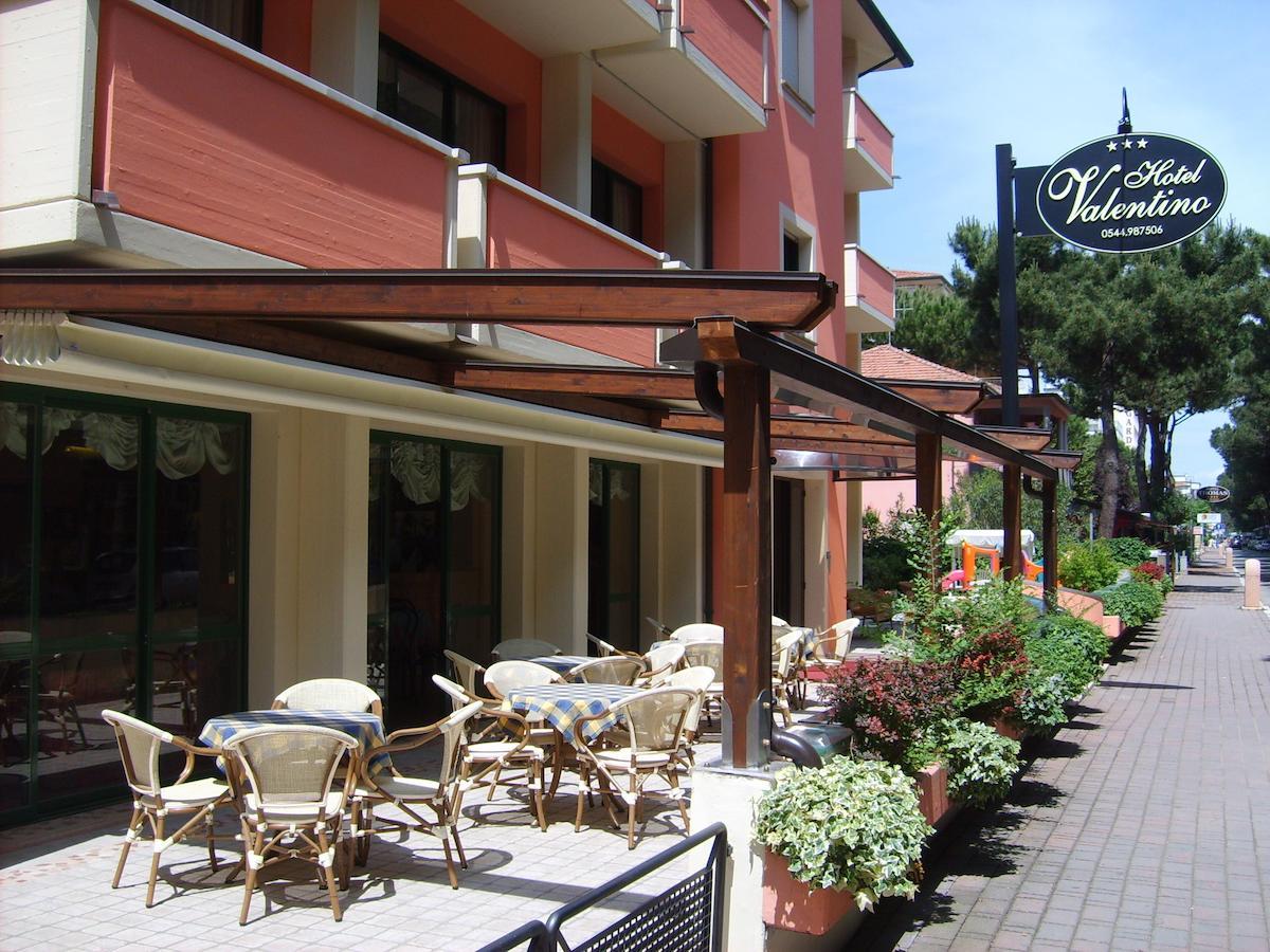 Hotel Valentino Pinarella Ngoại thất bức ảnh