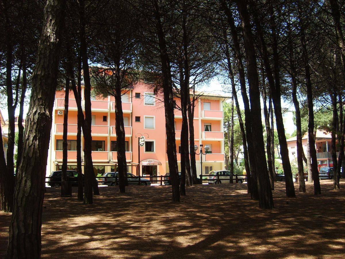 Hotel Valentino Pinarella Ngoại thất bức ảnh