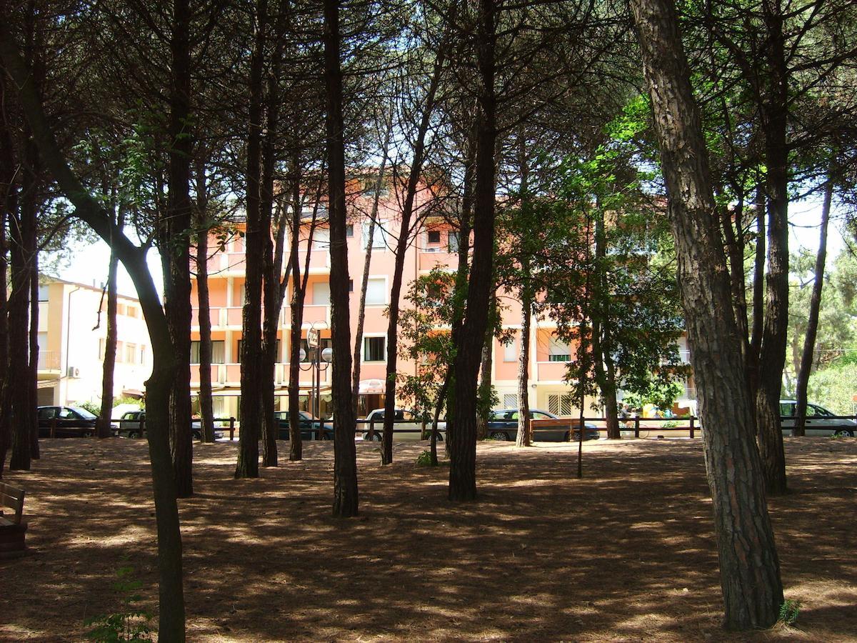 Hotel Valentino Pinarella Ngoại thất bức ảnh