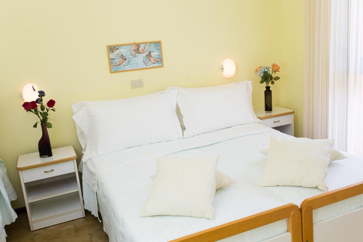Hotel Valentino Pinarella Ngoại thất bức ảnh