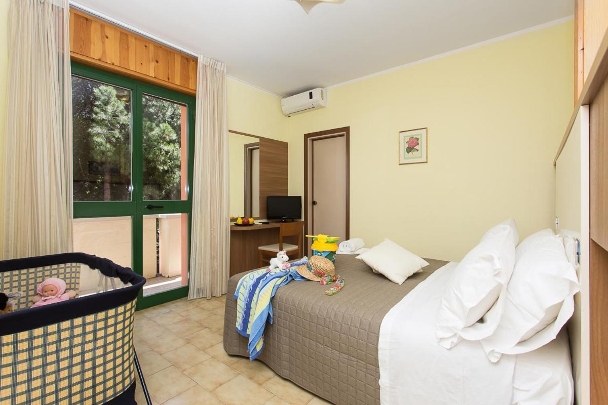 Hotel Valentino Pinarella Ngoại thất bức ảnh