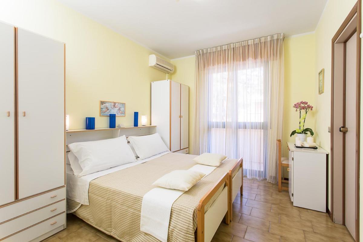 Hotel Valentino Pinarella Ngoại thất bức ảnh